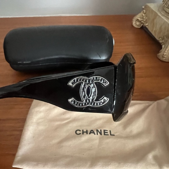 Chanel sunglasses,authentic. - Picture 6 of 8
